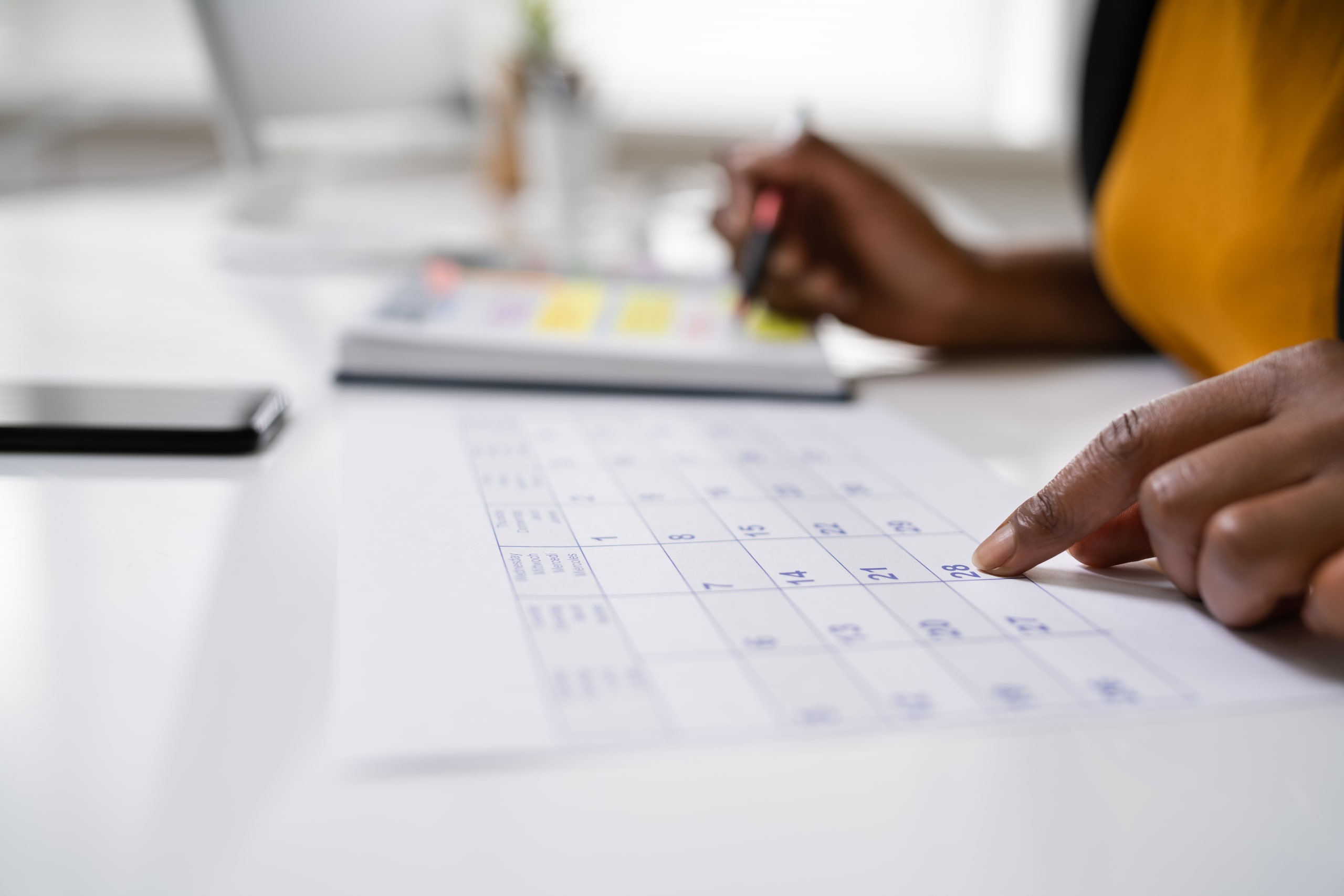organize a estratégia com calendário de postagem