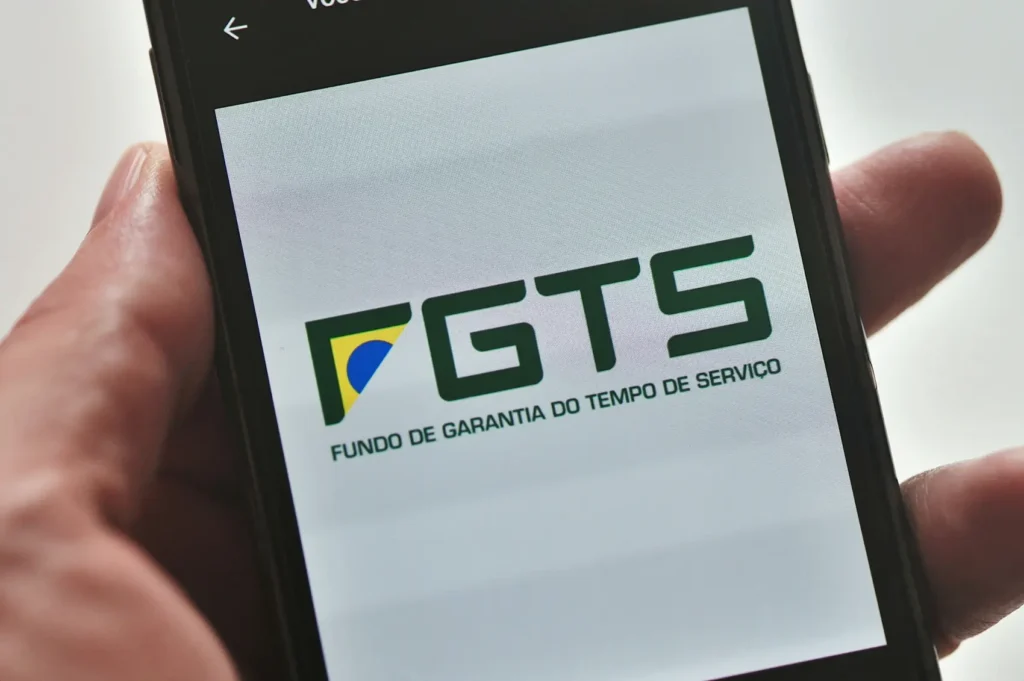 Como consultar saldo do FGTS - Logo do FGTS em celular