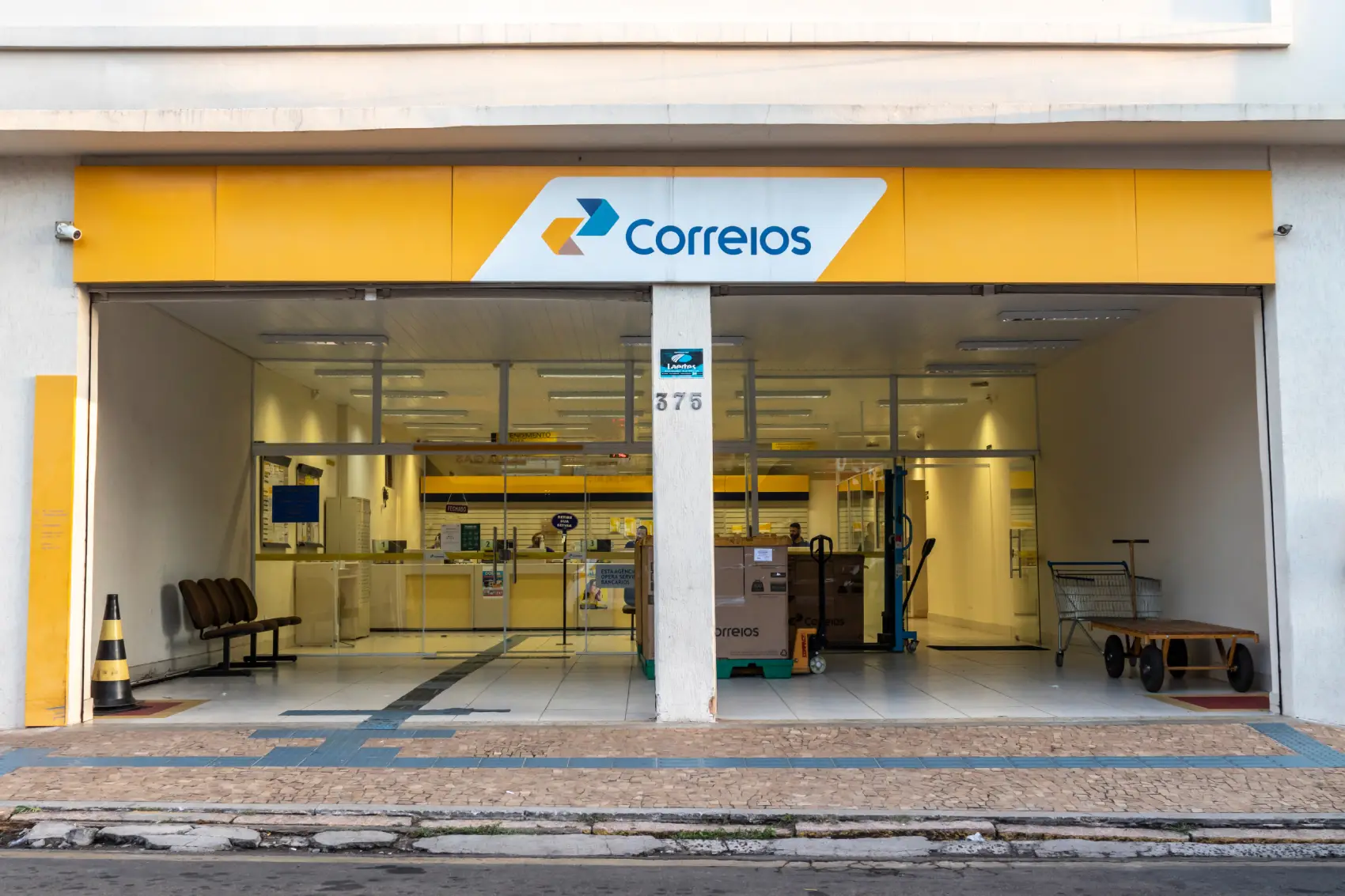 correios-horario-de-funcionamento fachada do correios em alguma região do Brasil