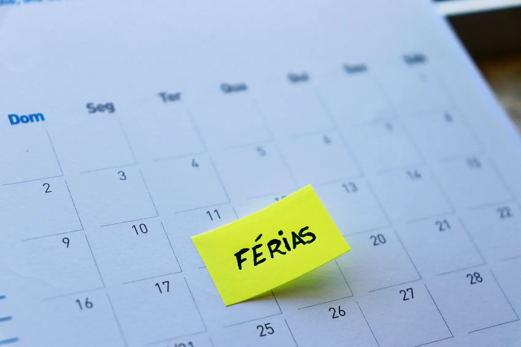 férias clt - "Sticky Note" com "Férias" no calendário.